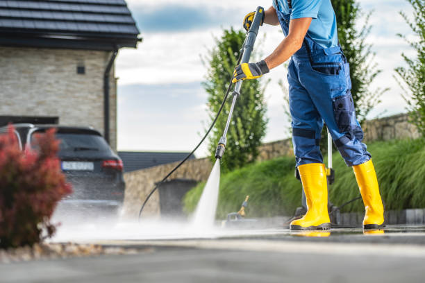 Best Deck Cleaning Services  in Lakes East, CT